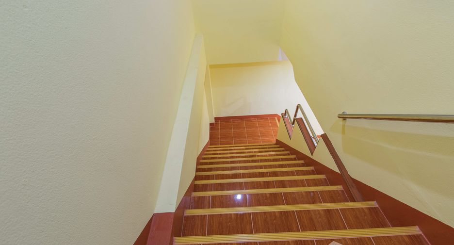 For sale 4 bed townhouse in Mueang Phrae, Phrae