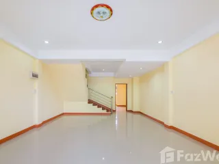 For sale 4 bed townhouse in Mueang Phrae, Phrae