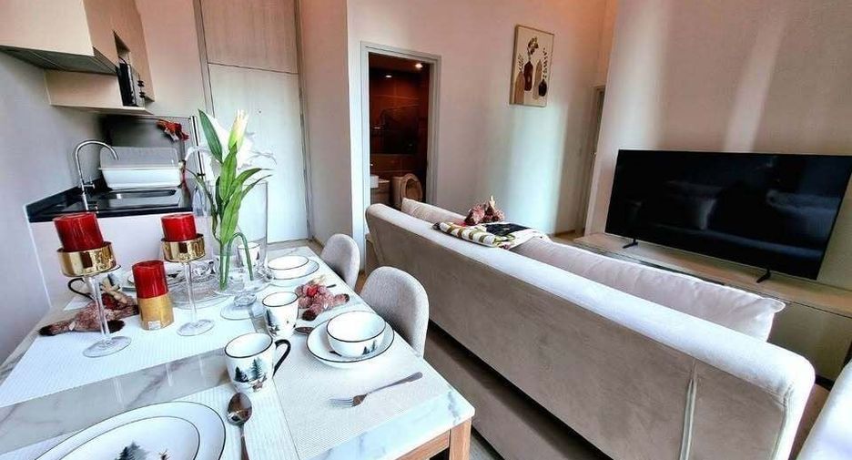 For rent 2 bed condo in Huai Khwang, Bangkok