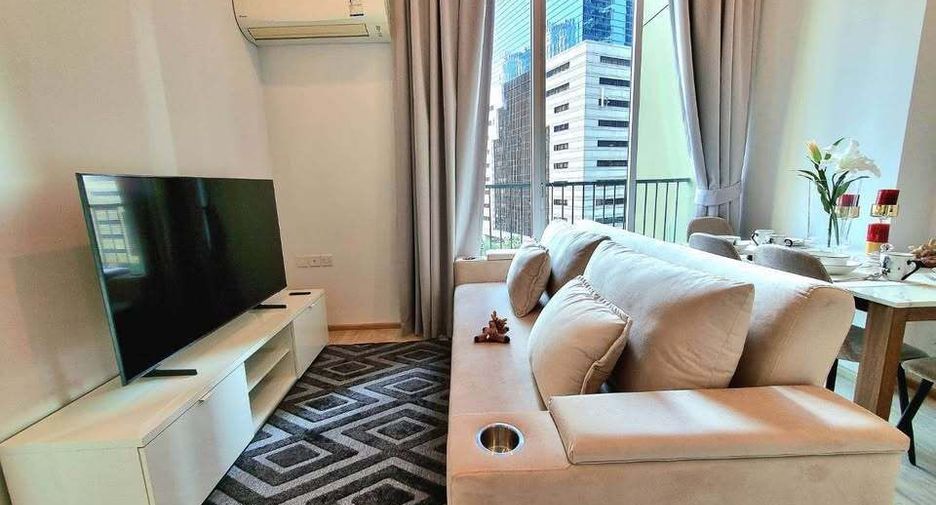 For rent 2 bed condo in Huai Khwang, Bangkok
