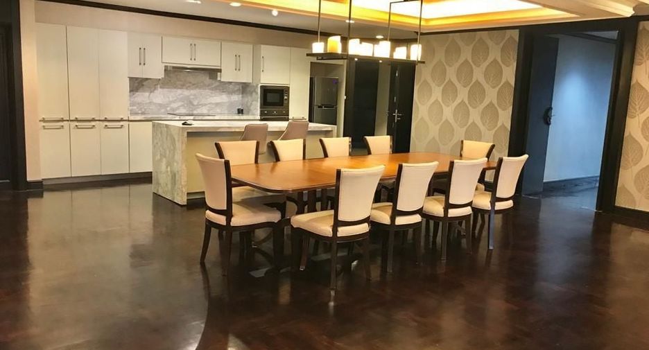 For rent 4 bed condo in Watthana, Bangkok