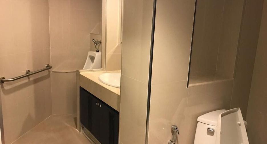 For rent 4 bed condo in Watthana, Bangkok