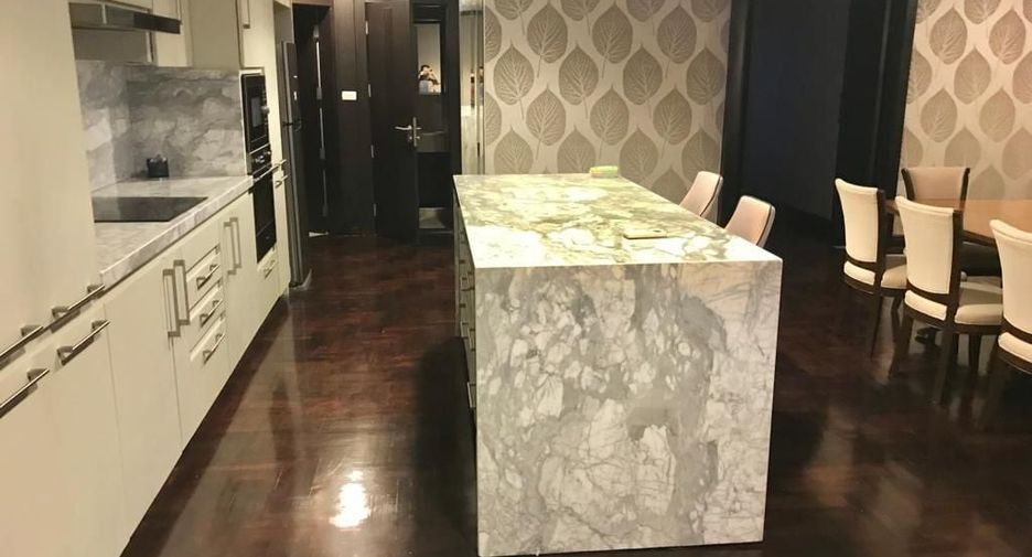 For rent 4 bed condo in Watthana, Bangkok