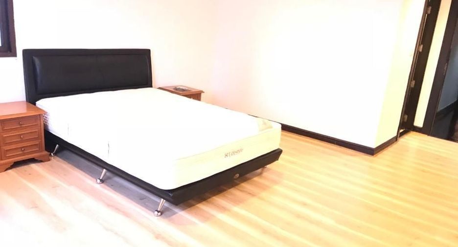 For rent 4 bed condo in Watthana, Bangkok