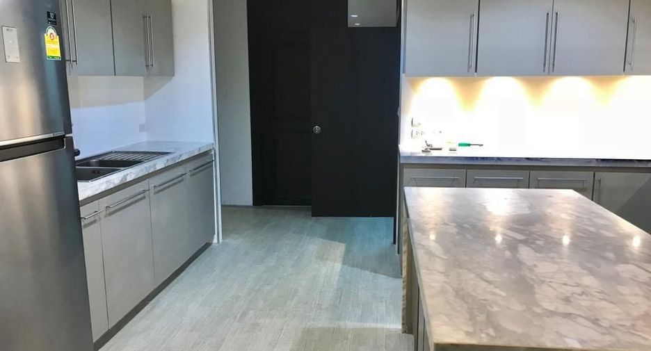 For rent 4 bed condo in Watthana, Bangkok