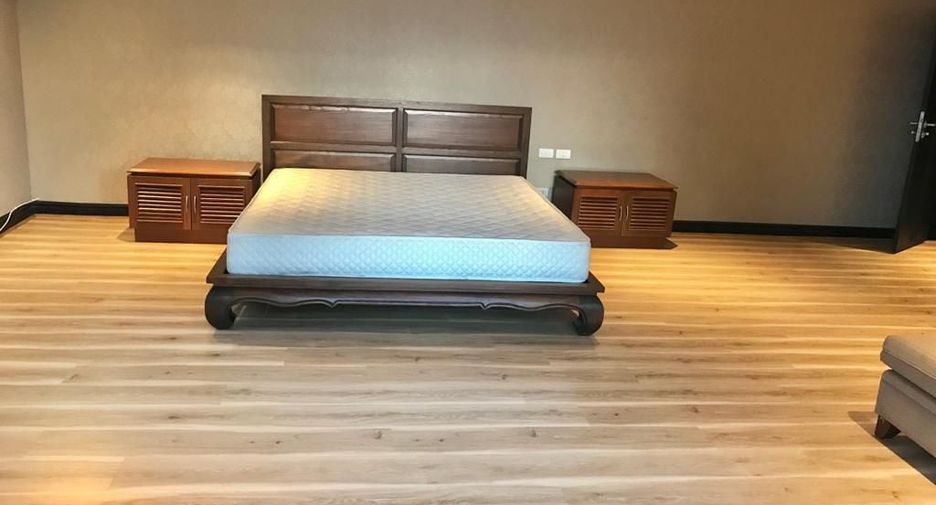 For rent 4 bed condo in Watthana, Bangkok