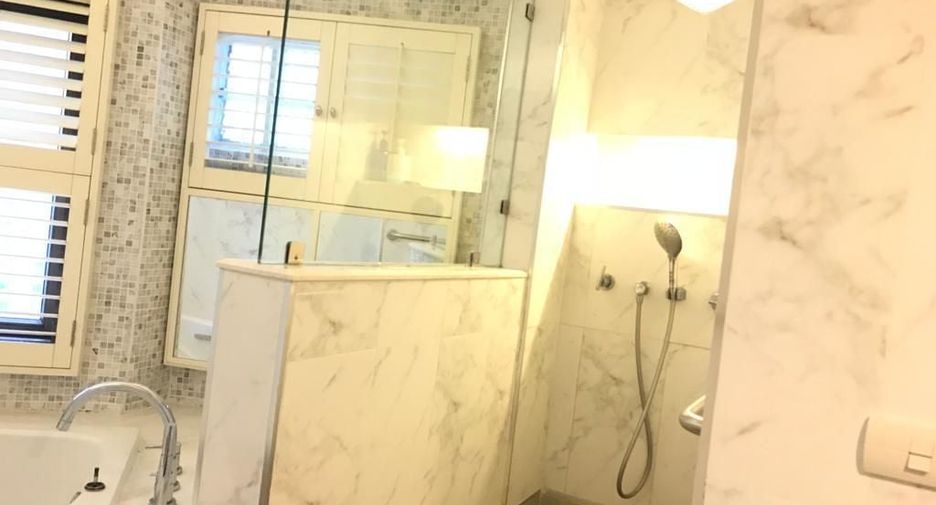 For rent 4 bed condo in Watthana, Bangkok