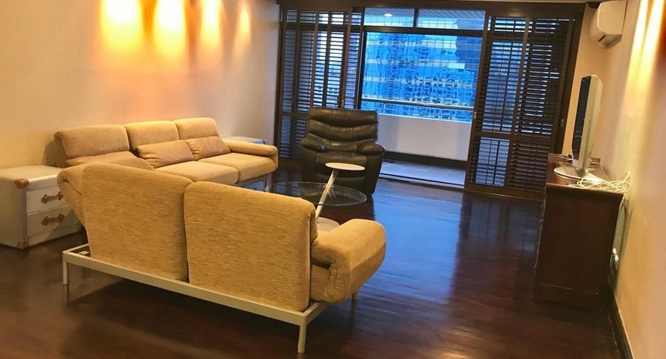 For rent 4 bed condo in Watthana, Bangkok