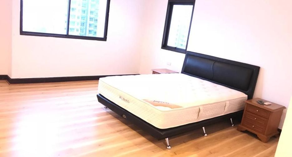 For rent 4 bed condo in Watthana, Bangkok