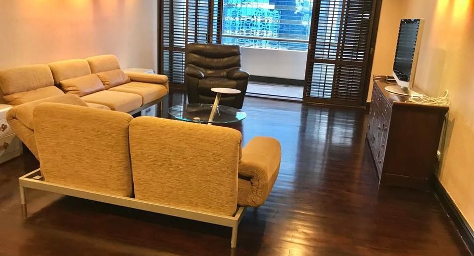 For rent 4 bed condo in Watthana, Bangkok