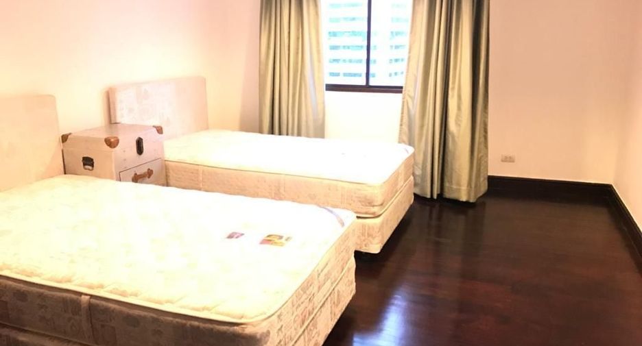 For rent 4 bed condo in Watthana, Bangkok