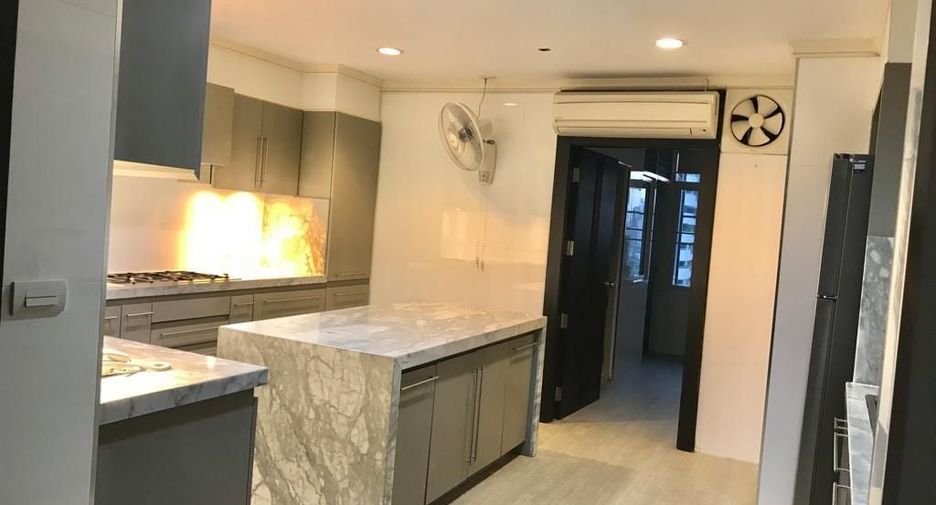 For rent 4 bed condo in Watthana, Bangkok