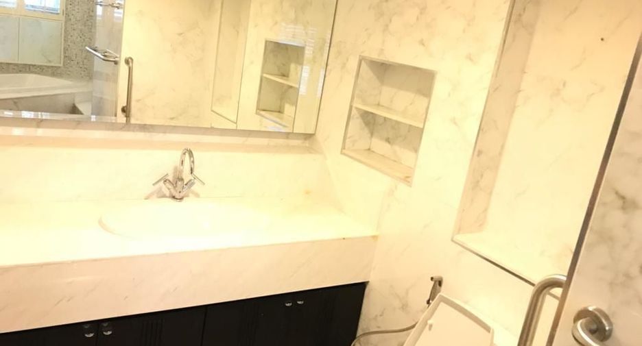 For rent 4 bed condo in Watthana, Bangkok
