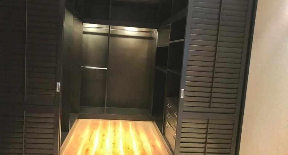 For rent 4 bed condo in Watthana, Bangkok