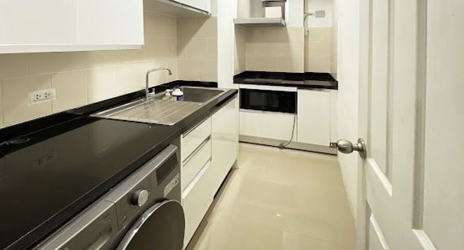 For rent 3 bed condo in Huai Khwang, Bangkok