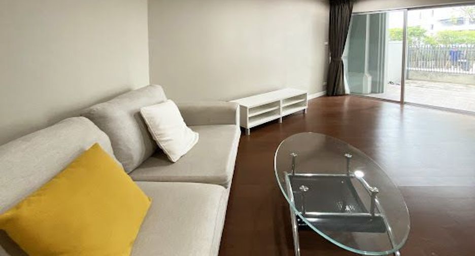 For rent 3 bed condo in Huai Khwang, Bangkok