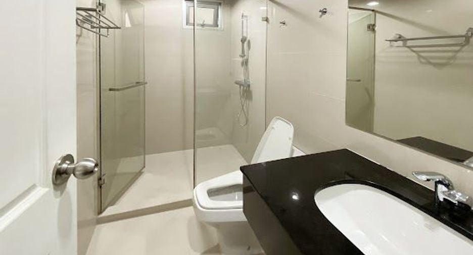 For rent 3 bed condo in Huai Khwang, Bangkok