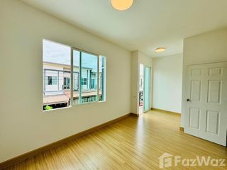 For sale 3 bed townhouse in Bang Khun Thian, Bangkok