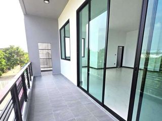 For sale warehouse in Lam Luk Ka, Pathum Thani