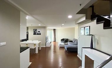 For rent 2 bed condo in Huai Khwang, Bangkok