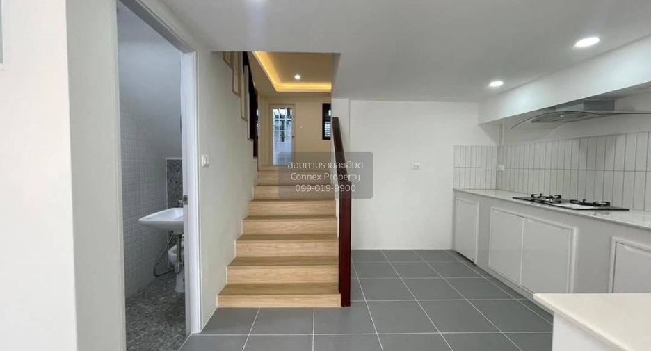 Reihenhaus zum Kauf mit 4 Zimmer in Khlong Sam Wa, Bangkok