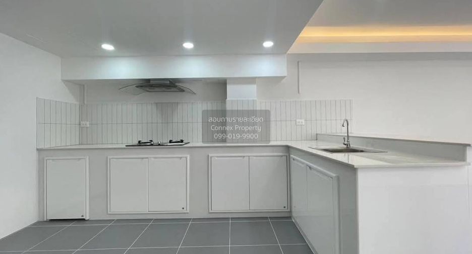 Reihenhaus zum Kauf mit 4 Zimmer in Khlong Sam Wa, Bangkok