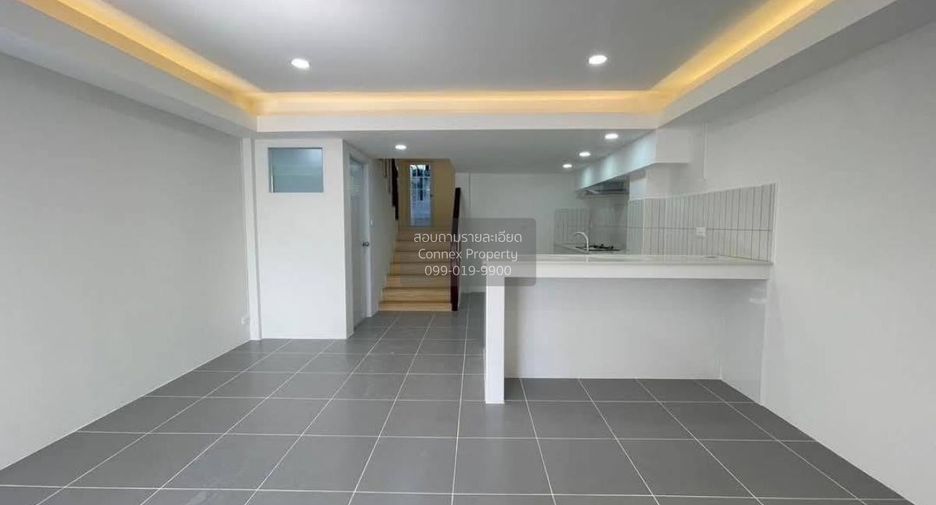 Reihenhaus zum Kauf mit 4 Zimmer in Khlong Sam Wa, Bangkok