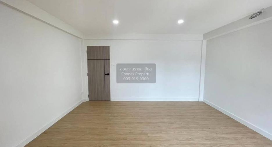 Reihenhaus zum Kauf mit 4 Zimmer in Khlong Sam Wa, Bangkok