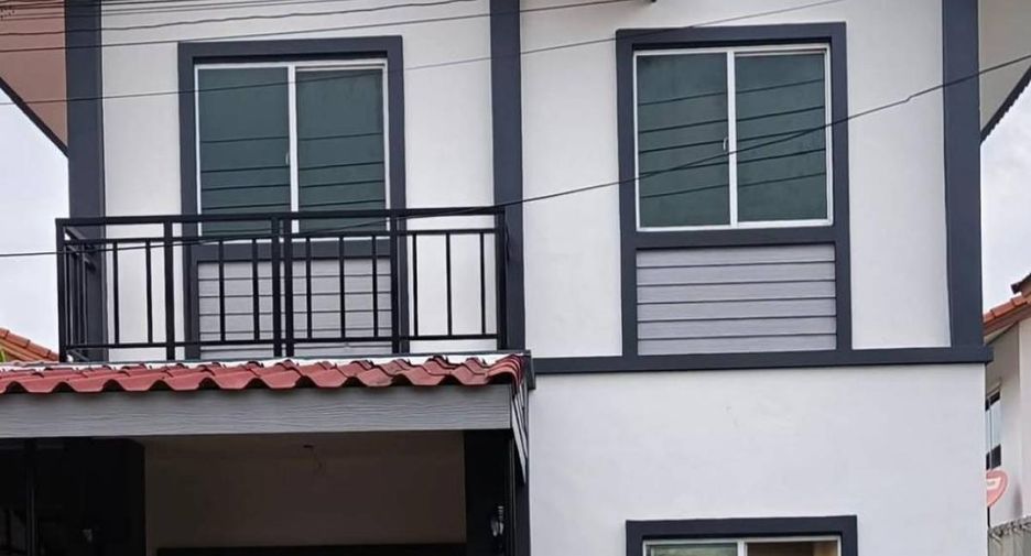 For sale 3 bed townhouse in Lam Luk Ka, Pathum Thani