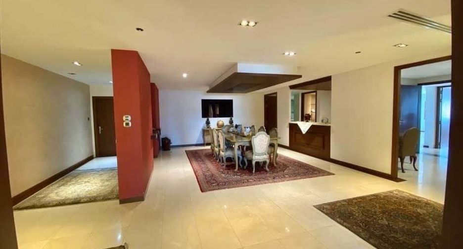 For rent 3 bed condo in Watthana, Bangkok