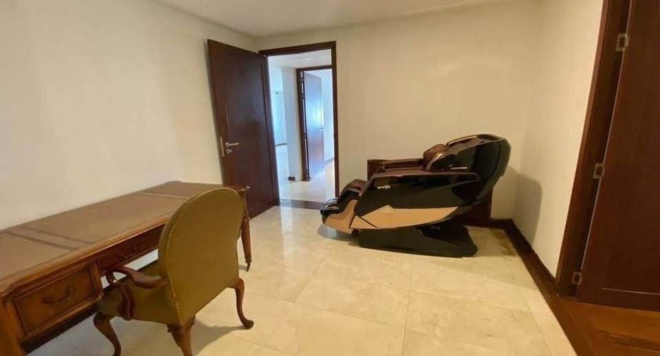 For rent 3 bed condo in Watthana, Bangkok