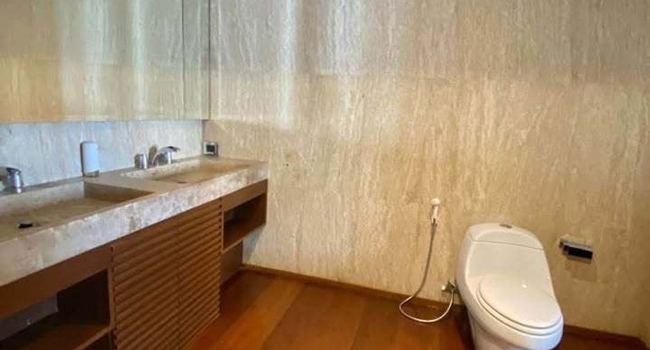 For rent 3 bed condo in Watthana, Bangkok