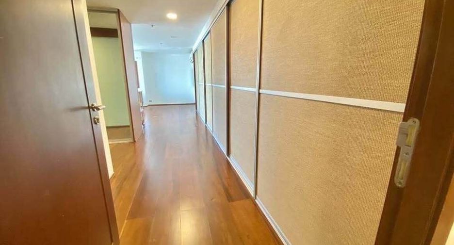 For rent 3 bed condo in Watthana, Bangkok