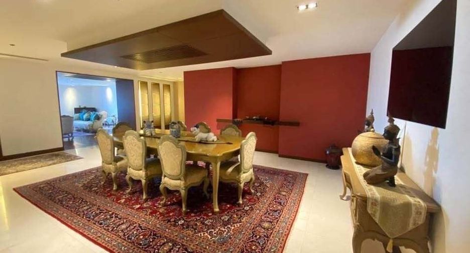 For rent 3 bed condo in Watthana, Bangkok