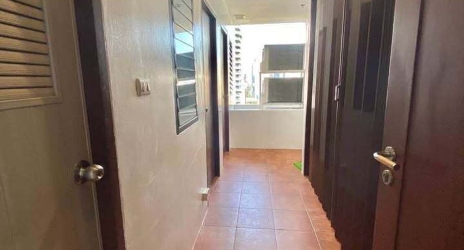 For rent 3 bed condo in Watthana, Bangkok