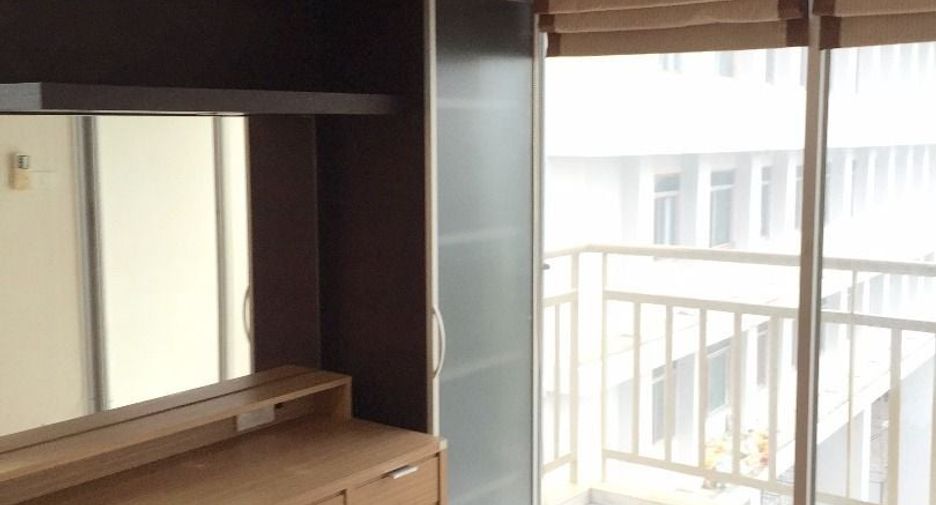 For rent 2 bed condo in Huai Khwang, Bangkok