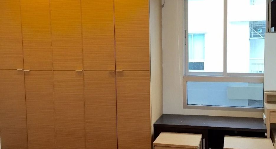 For rent 2 bed condo in Huai Khwang, Bangkok