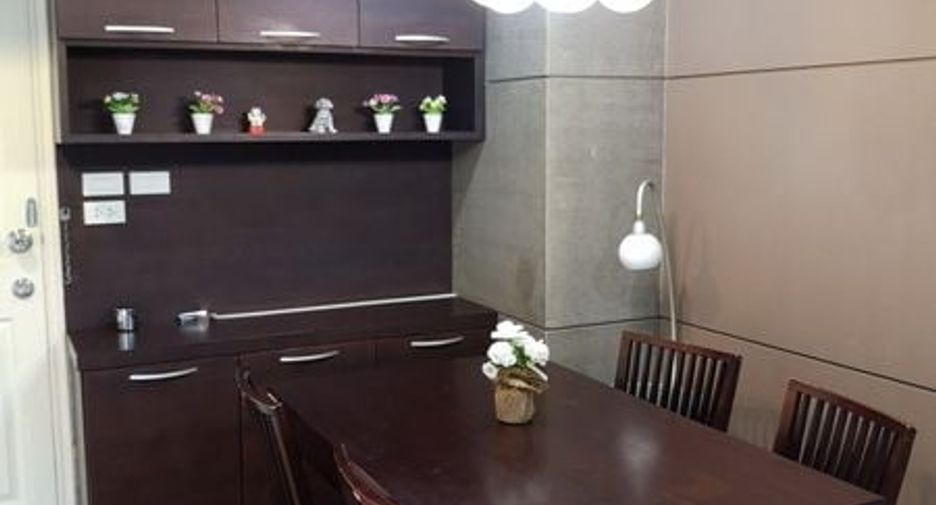 For rent 2 bed condo in Huai Khwang, Bangkok