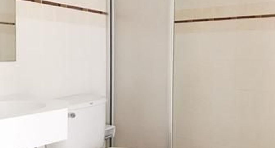 For rent 2 bed condo in Huai Khwang, Bangkok