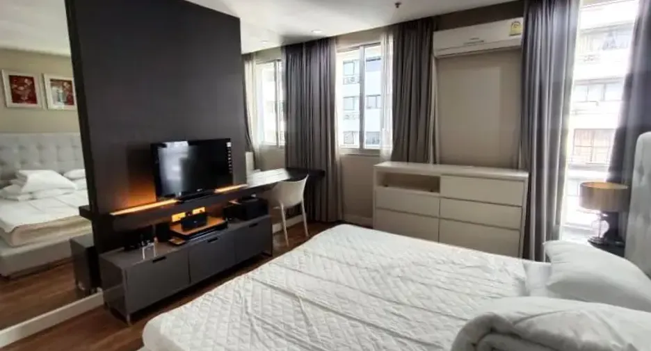 For rent 2 bedrooms condo in Pathum Wan, Bangkok