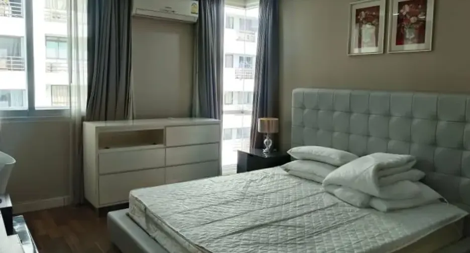 For rent 2 bedrooms condo in Pathum Wan, Bangkok