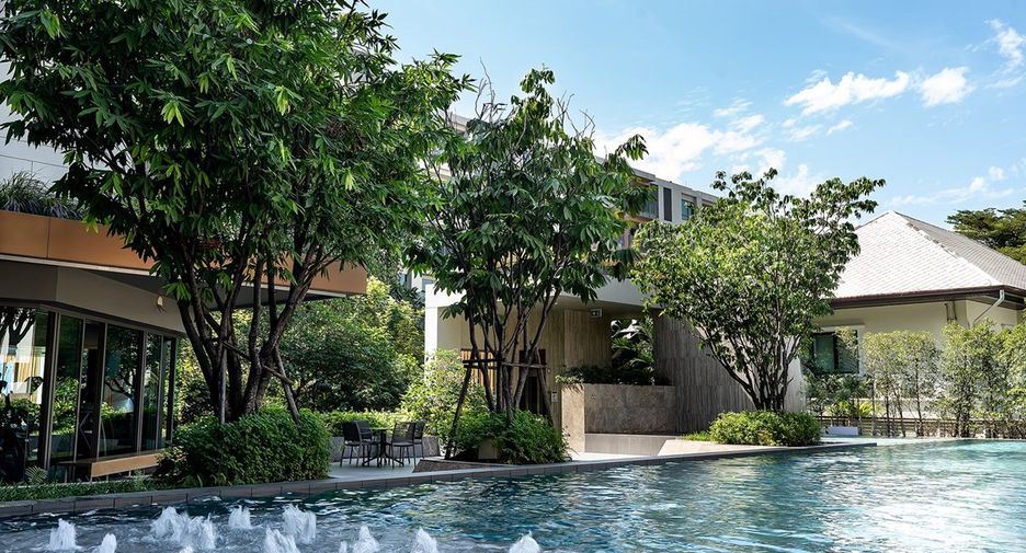 For rent 2 bedrooms condo in Yan Nawa, Bangkok
