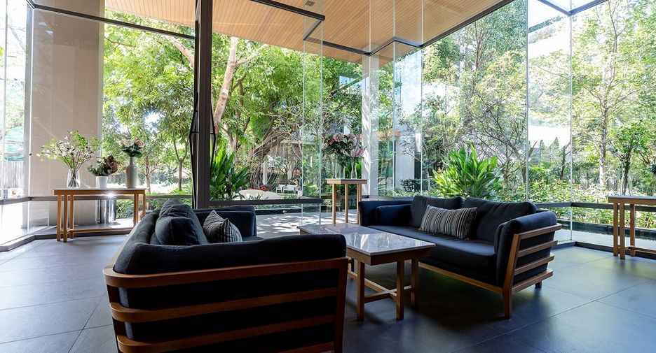 For rent 2 bedrooms condo in Yan Nawa, Bangkok