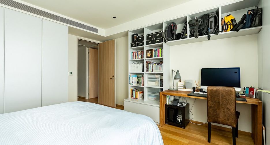 For rent 2 bedrooms condo in Yan Nawa, Bangkok