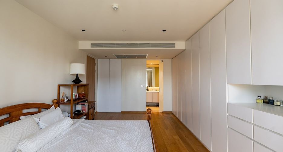 For rent 2 bedrooms condo in Yan Nawa, Bangkok