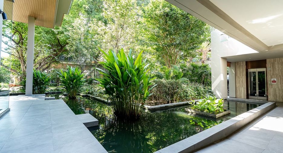 For rent 2 bedrooms condo in Yan Nawa, Bangkok