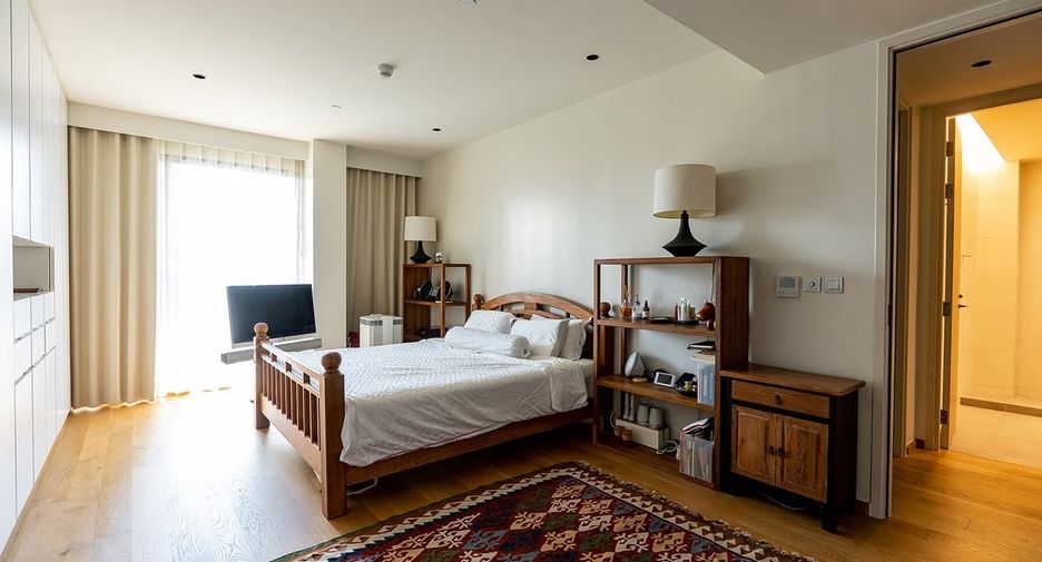 For rent 2 bedrooms condo in Yan Nawa, Bangkok