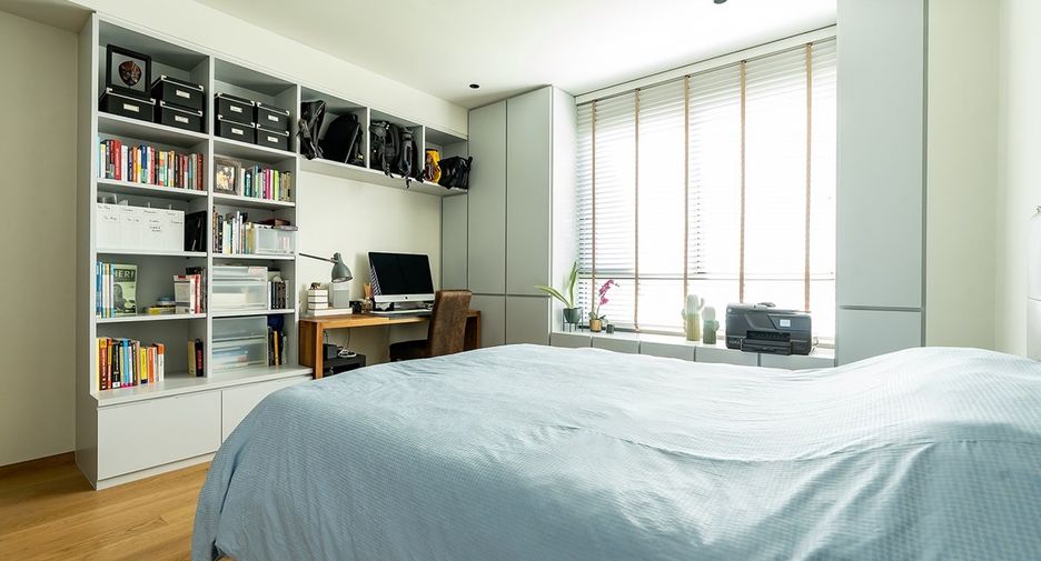 For rent 2 bedrooms condo in Yan Nawa, Bangkok