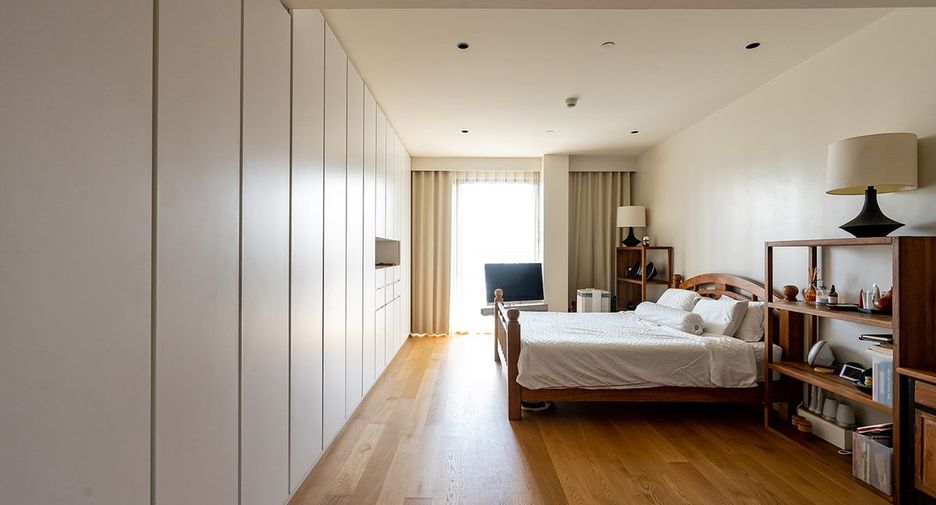 For rent 2 bedrooms condo in Yan Nawa, Bangkok