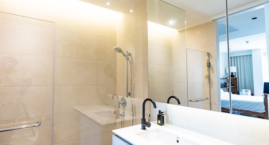 For rent 2 bedrooms condo in Yan Nawa, Bangkok
